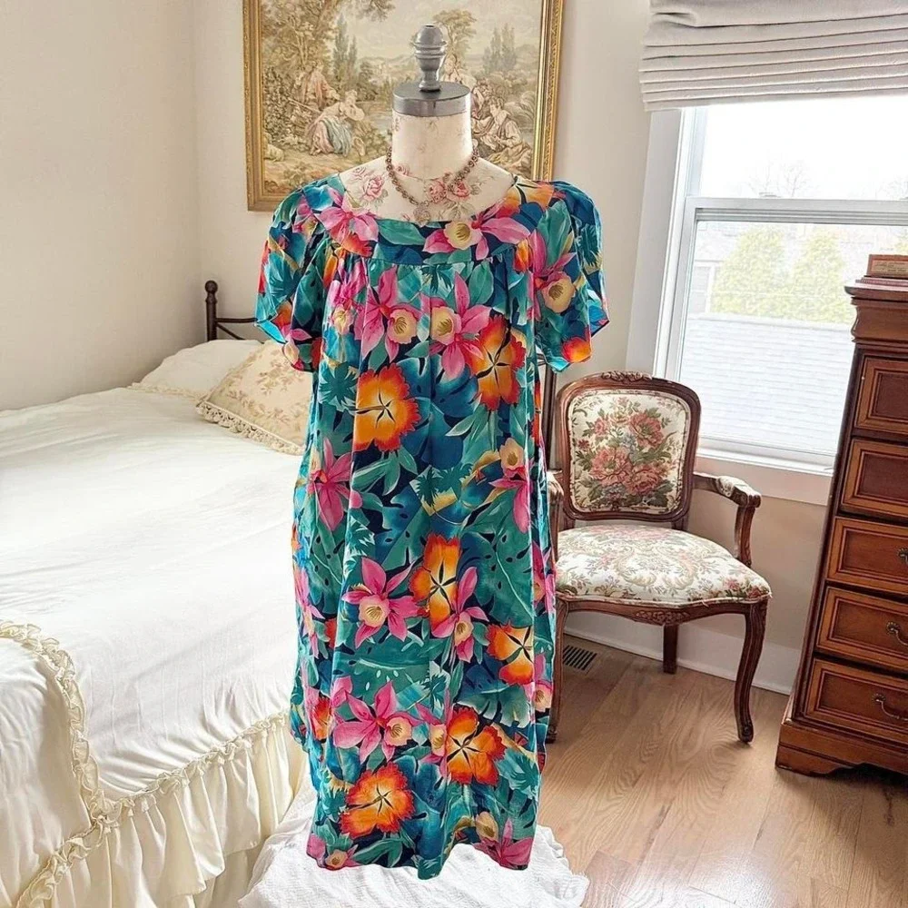 tropical floral dress  80s tropical floral midi dress‎ fits like a large